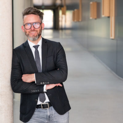 Bild Quirin Hummel im Saeulengang